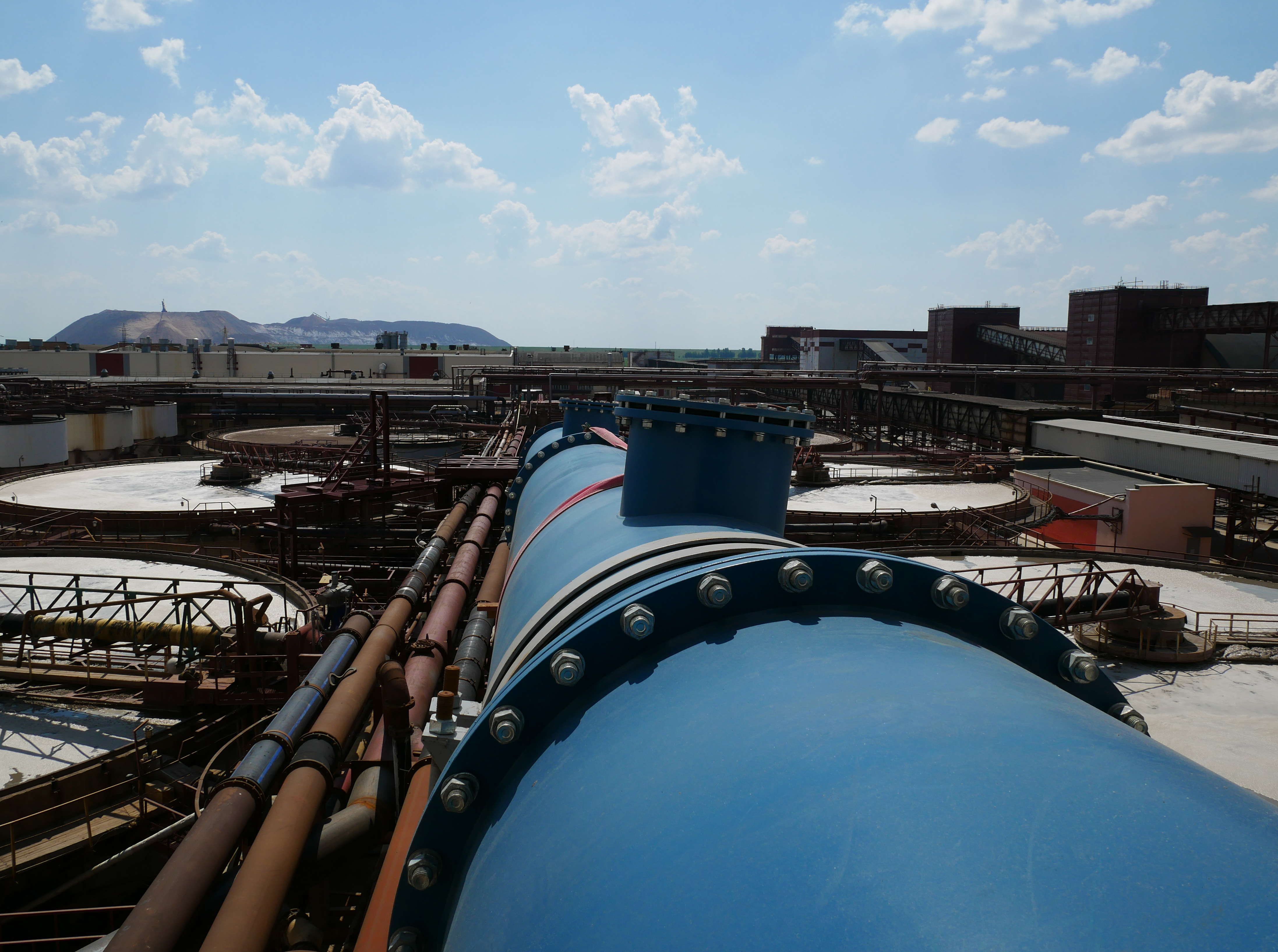 Изготовлены и поставлены футерованные лотки и трубопроводы